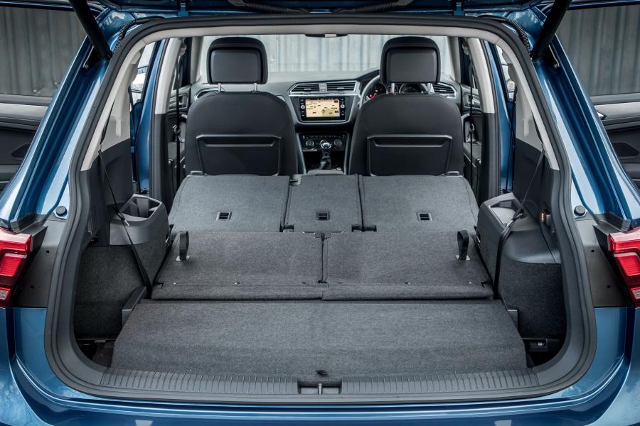 Багажник Volkswagen Tiguan Allspace 2018 года  (UK) (фото 4 из 40)
